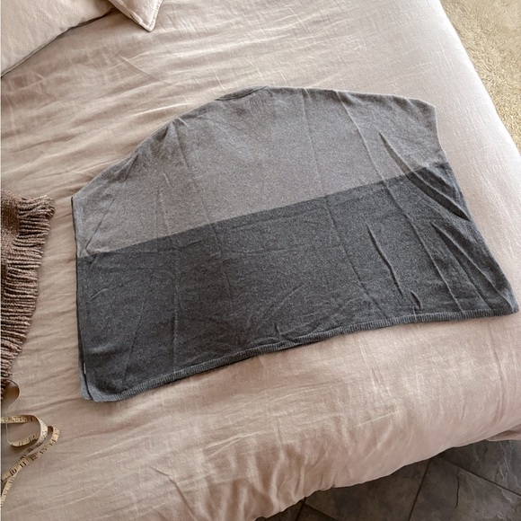 Halogen Cashmere Poncho/Shawl - Picture 2 of 7